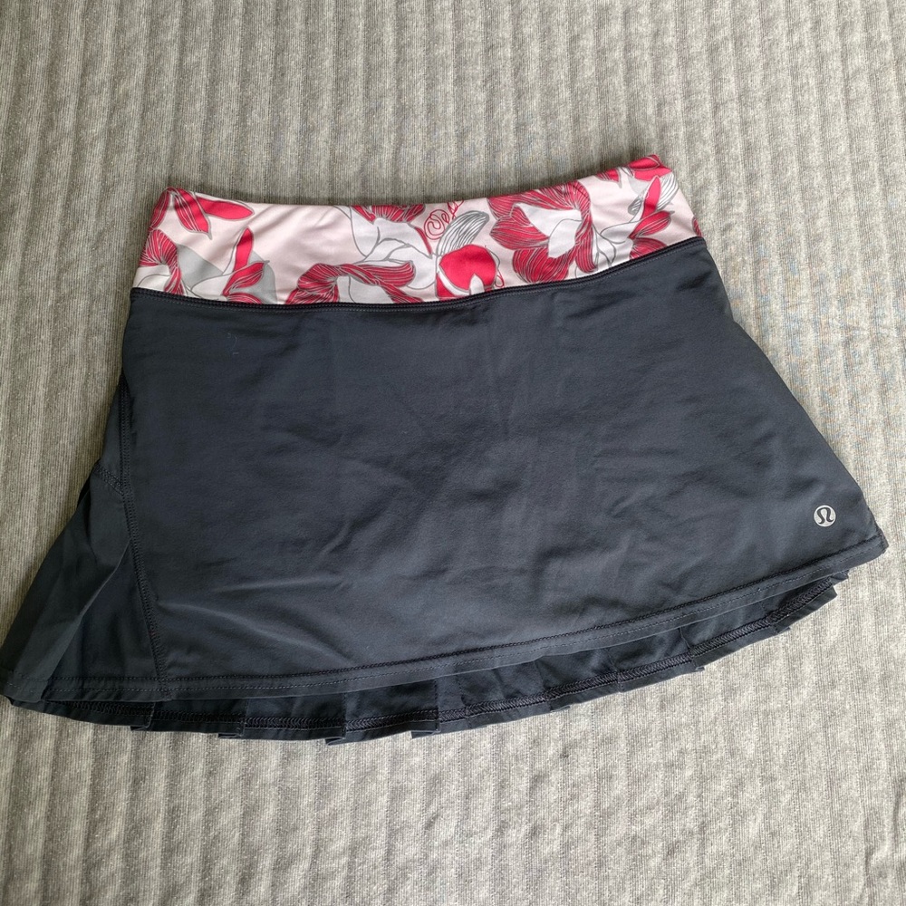 Lululemon Pleated Skirt with Floral Band